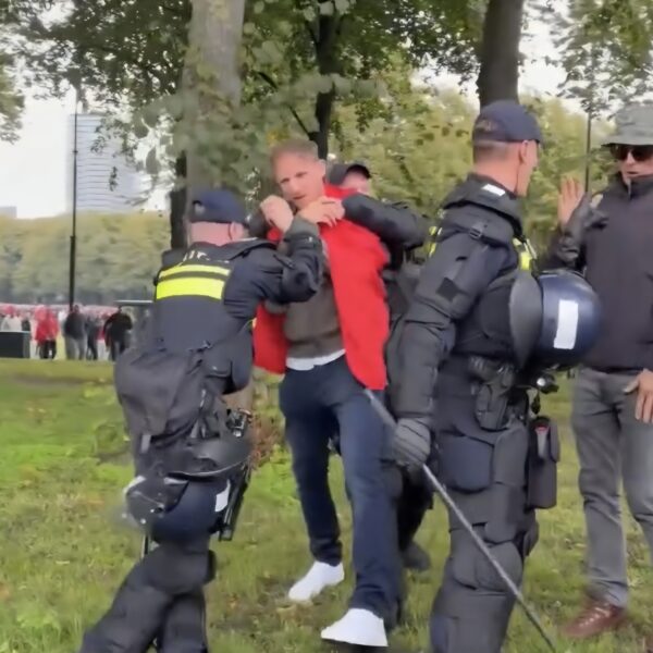 Përplasje në Hagë mes shqiptarëve dhe policisë holandeze / Protestë&hellip;