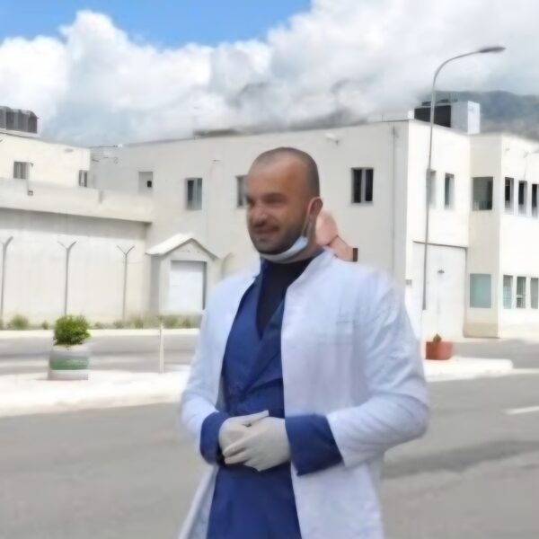 Jep dorëheqjen mjeku i burgut të Reçit Valer Kolnikaj /&hellip;