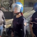 Dy police refuzojnë urdhërin e shefit për të sulmuar protestuesit / Efektivet bashkohen me protestën