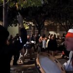 Protestuesi ia merr valles mes kaosit, flakëve dhe tymit / Moment shprese për Shqipërinë