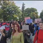Bojkoti në Shkodër / “Edi Rama mor zotni, ti në Shkodër s’ke me hi” / Studentët e gjuhëve të huaja në protestë