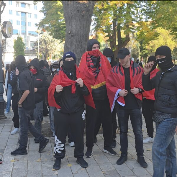 “Rama n’burg, Berisha n’burg” / Nis protesta në Shkodër