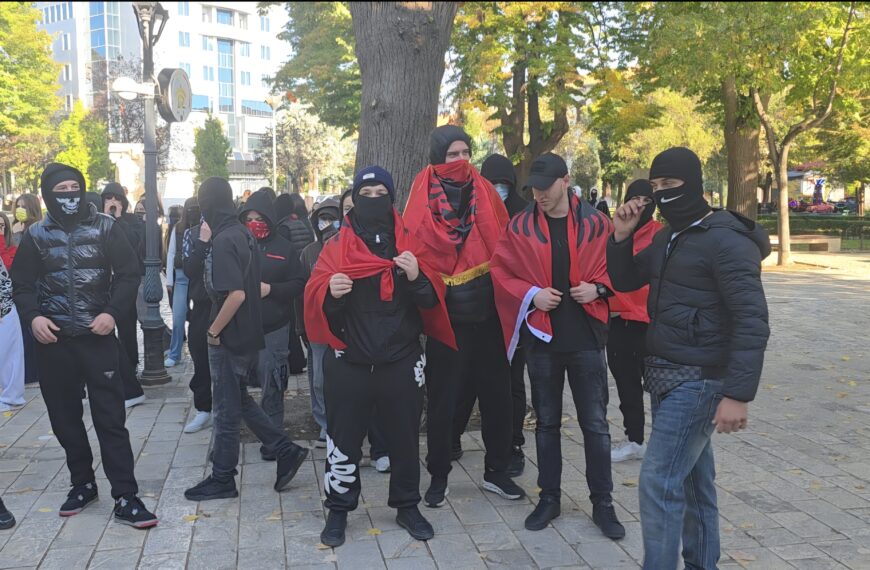 “Rama n’burg, Berisha n’burg” / Nis protesta në Shkodër
