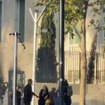 Një vajzë goditet në kokë / Policia e pamëshirshme ndaj protestuesve