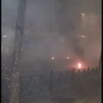 “Luftë” mes protestuesve dhe policisë / Dhjetra të dëmtuar nga dhuna policore